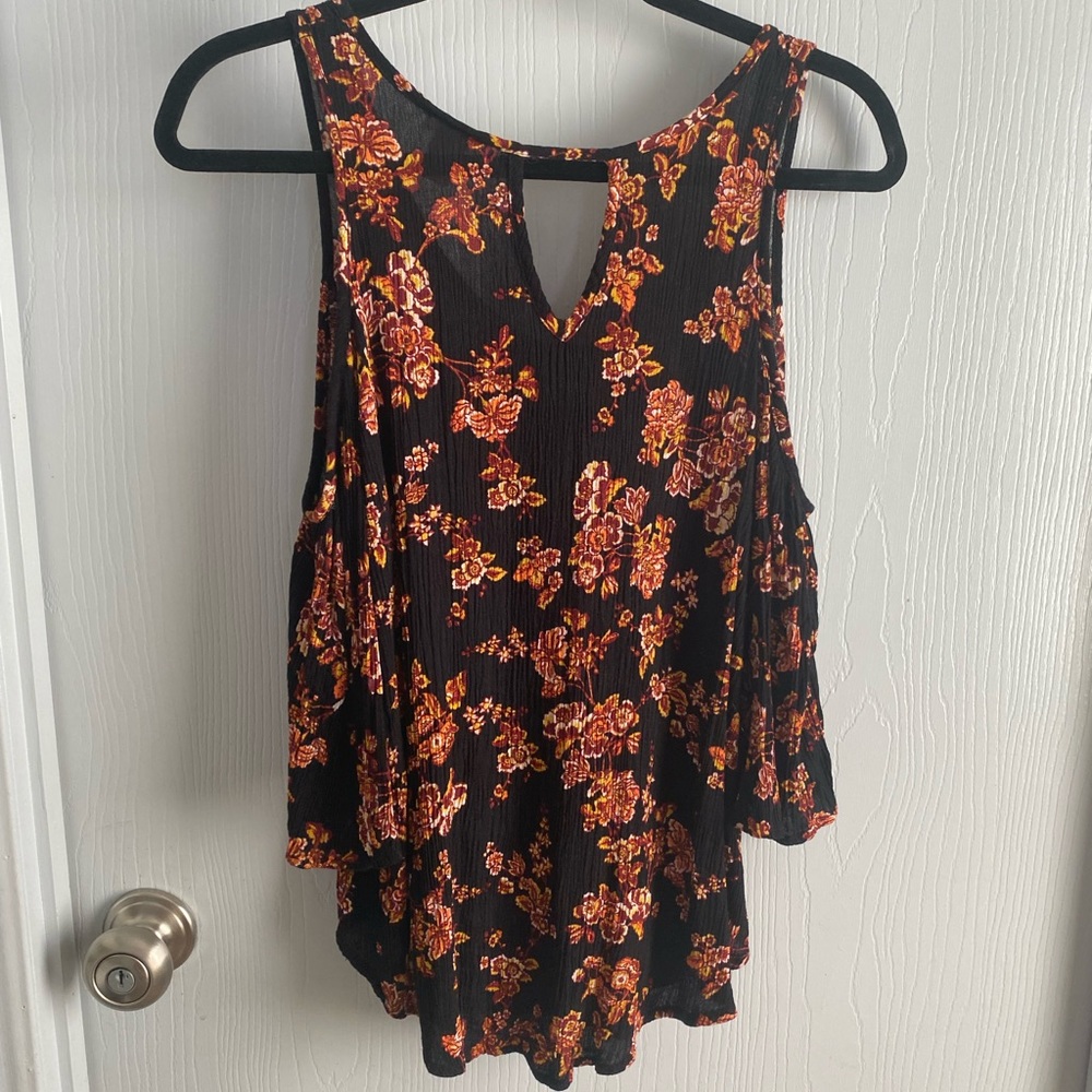 Cold Shoulder Top - Picture 5 of 6